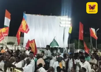 பதவி பறிபோகும் பயமா? தஞ்சை பெரிய கோயில் கோபுரத்தை திரையிட்டு மறைத்த திமுக!