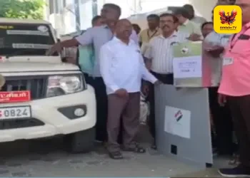 ஆத்தூரில் தபால் வாக்குகள் பெறும் பணி தீவிரம்: வீடு வீடாகச் சென்று தேர்தல் அலுவலர்கள் சேகரிப்பு!