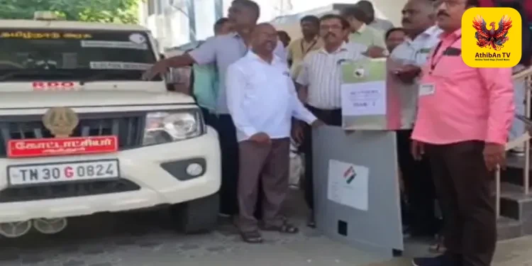 ஆத்தூரில் தபால் வாக்குகள் பெறும் பணி தீவிரம்: வீடு வீடாகச் சென்று தேர்தல் அலுவலர்கள் சேகரிப்பு!