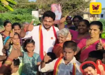 ஒரே நாளில் 60 கிராமங்களில் வாக்கு சேகரிப்பு: காரைக்குடியில் தவெக வேட்பாளர் டாக்டர் பிரபு சூறாவளி பிரச்சாரம்!