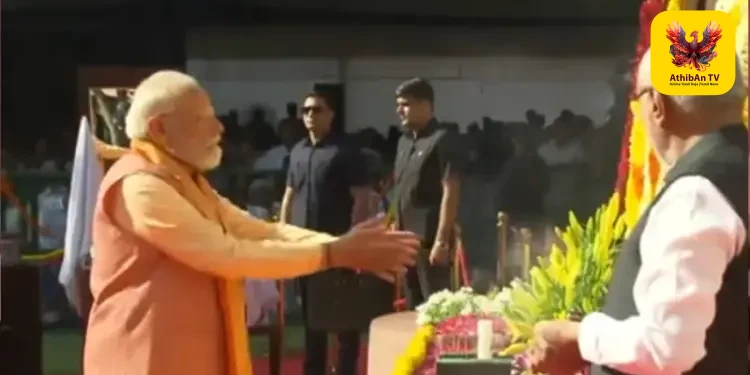 அம்பேத்கர் பிறந்த நாள் – நாடாளுமன்ற வளாகத்தில் தலைவர்கள் மலர்தூவி மரியாதை!