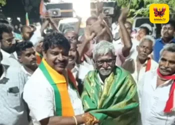 திருச்செந்தூரில் திமுக, நாம் தமிழர் கட்சியினர் விலகல்: வேட்பாளர் கே.ஆர்.எம்.ராதாகிருஷ்ணன் முன்னிலையில் பாஜகவில் இணைந்தனர்!