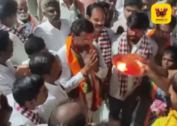 ஆவடியில் பாஜக வேட்பாளர் ராஜசிம்ம மகேந்திரா சூறாவளிப் பிரச்சாரம்: 2 டன் மலர் தூவி வாக்காளர்கள் உற்சாக வரவேற்பு!