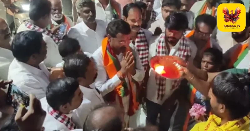 ஆவடியில் பாஜக வேட்பாளர் ராஜசிம்ம மகேந்திரா சூறாவளிப் பிரச்சாரம்: 2 டன் மலர் தூவி வாக்காளர்கள் உற்சாக வரவேற்பு!