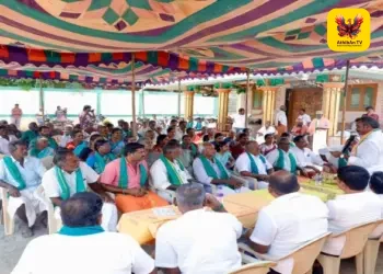 அவிநாசியில் எல்.முருகன் சூறாவளிப் பிரச்சாரம்: மலர் தூவி உற்சாக வரவேற்பு அளித்த பொதுமக்கள்!