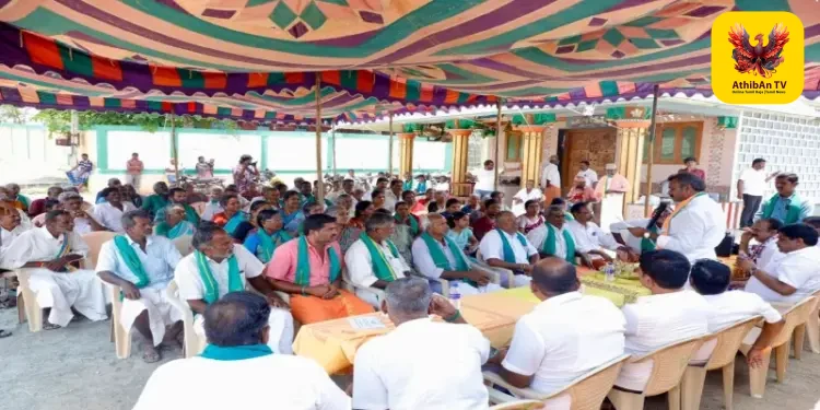 அவிநாசியில் எல்.முருகன் சூறாவளிப் பிரச்சாரம்: மலர் தூவி உற்சாக வரவேற்பு அளித்த பொதுமக்கள்!