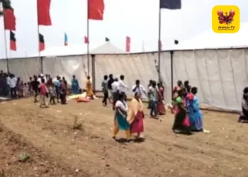 பொன்னேரியில் ராகுல் காந்தி பேச்சு: பாதியிலேயே கலைந்து சென்ற பொதுமக்கள் – வெறிச்சோடிய நாற்காலிகள்!