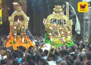 மதுரையில் உலகப்புகழ் பெற்ற சித்திரை திருவிழா தொடக்கம்: தங்கக் கொடி மரத்தில் கொடியேற்றம் – திரளான பக்தர்கள் தரிசனம்!