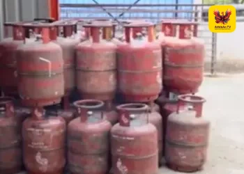 ஒரே நாளில் 53 லட்சம் சிலிண்டர்கள் விநியோகம்: எரிபொருள் தட்டுப்பாடு இல்லை என மத்திய அரசு விளக்கம்!