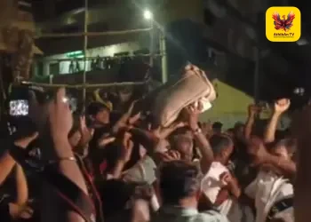 கோவை வடக்குத் தொகுதியில் திமுகவினர் வீதி வீதியாகப் பணப்பட்டுவாடா: எதிர்க்கட்சிகள் அதிரடி சாலை மறியல்!