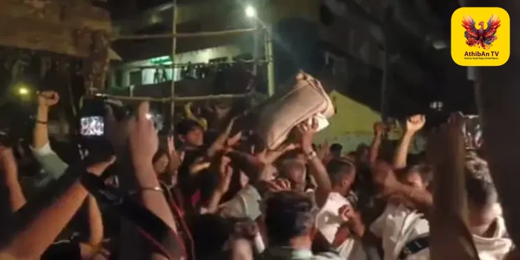 கோவை வடக்குத் தொகுதியில் திமுகவினர் வீதி வீதியாகப் பணப்பட்டுவாடா: எதிர்க்கட்சிகள் அதிரடி சாலை மறியல்!