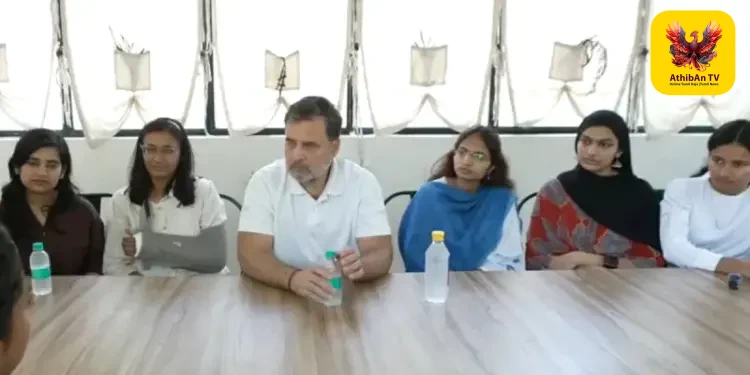 “காங்கிரஸில் சேர்ந்ததுதான் ஆபத்தான விஷயம்”: ராகுல் காந்தியை அதிரவைத்த மாணவியின் பதில்!