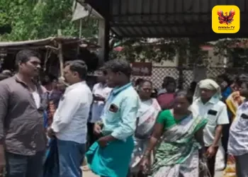 வாக்களித்துவிட்டு சென்னை திரும்ப முடியாமல் அவதி: செஞ்சியில் பேருந்துகள் இல்லாததால் பயணிகள் தவிப்பு!