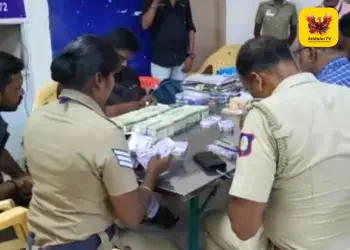 தோல்வி பயத்தில் பணத்தை வாரி இறைக்கும் திமுக: தமிழகம் முழுவதும் பணப்பட்டுவாடா என எதிர்க்கட்சிகள் புகார்!