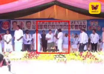 குளச்சலில் பரபரப்பு: அமைச்சர் மனோ தங்கராஜ் சால்வை அணிவிக்க முயன்றபோது ராகுல் காந்தி மறுப்பு!