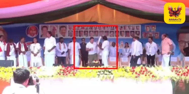 குளச்சலில் பரபரப்பு: அமைச்சர் மனோ தங்கராஜ் சால்வை அணிவிக்க முயன்றபோது ராகுல் காந்தி மறுப்பு!