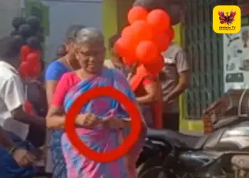 தோல்வி பயத்தால் பணத்தை வாரி இறைக்கும் திமுக: எதிர்க்கட்சிகள் சரமாரி குற்றச்சாட்டு!