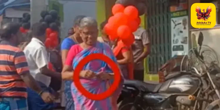 தோல்வி பயத்தால் பணத்தை வாரி இறைக்கும் திமுக: எதிர்க்கட்சிகள் சரமாரி குற்றச்சாட்டு!