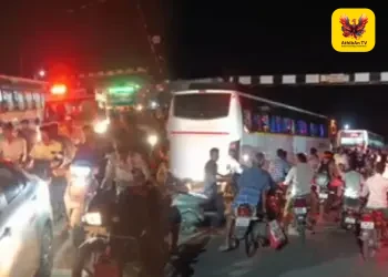 பழனி: தொழில்நுட்பக் கோளாறால் ரயில்வே கேட் மூடல் – ஆம்புலன்ஸ் உள்ளிட்ட வாகனங்கள் கடும் போக்குவரத்து நெரிசலில் சிக்கின!