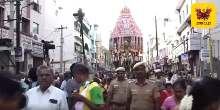 மதுரையில் விமரிசை: கூடல் அழகர் பெருமாள் கோவில் தேரோட்டம் – பக்தி கோஷங்களுடன் வடம் பிடித்த ஆயிரக்கணக்கான பக்தர்கள்!