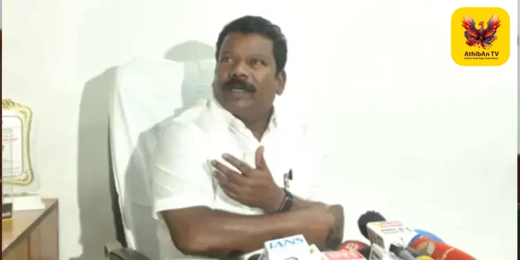 “செல்வப்பெருந்தகையை நீக்குங்கள்” – 42 காங்கிரஸ் நிர்வாகிகள் அதிரடி கடிதம்: தவெக கூட்டணியைத் தவறவிட்டதாகக் குமுறல்!