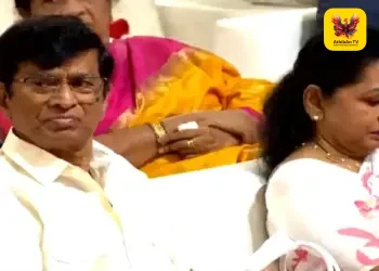 தமிழகத்தின் 13-வது முதலமைச்சராகப் பதவியேற்றார் விஜய்: மேடையிலேயே ஆனந்தக் கண்ணீர் விட்ட பெற்றோர்!