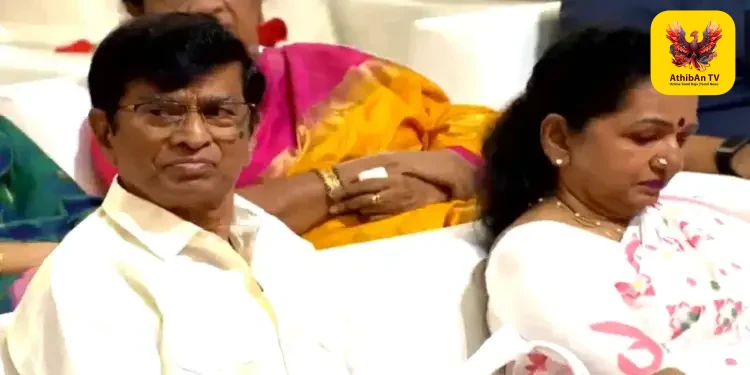 தமிழகத்தின் 13-வது முதலமைச்சராகப் பதவியேற்றார் விஜய்: மேடையிலேயே ஆனந்தக் கண்ணீர் விட்ட பெற்றோர்!