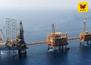 சுற்றுச்சூழல் பேரழிவு: சேமிக்க முடியாத கச்சா எண்ணெய்யைக் கடலில் கொட்டும் ஈரான்? செயற்கைக்கோள் படங்கள் அதிர்ச்சி!