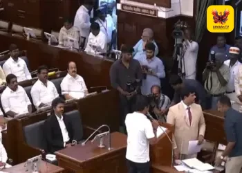 தமிழக சட்டமன்றத்தில் புதிய சகாப்தம்: எம்.எல்.ஏ-வாகப் பதவியேற்றார் முதலமைச்சர் விஜய்!