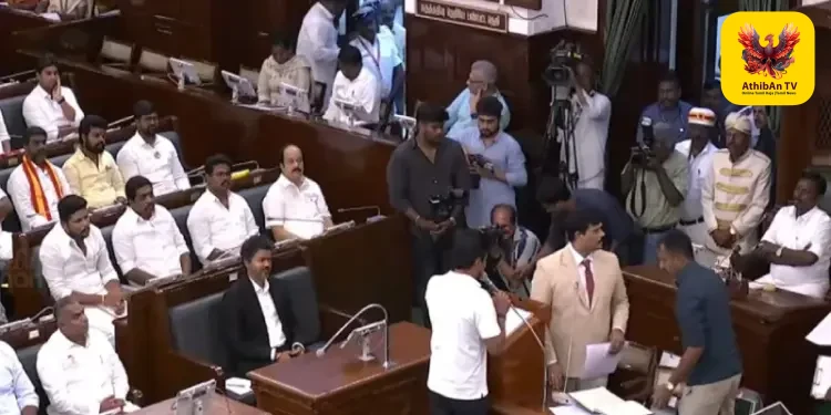 தமிழக சட்டமன்றத்தில் புதிய சகாப்தம்: எம்.எல்.ஏ-வாகப் பதவியேற்றார் முதலமைச்சர் விஜய்!