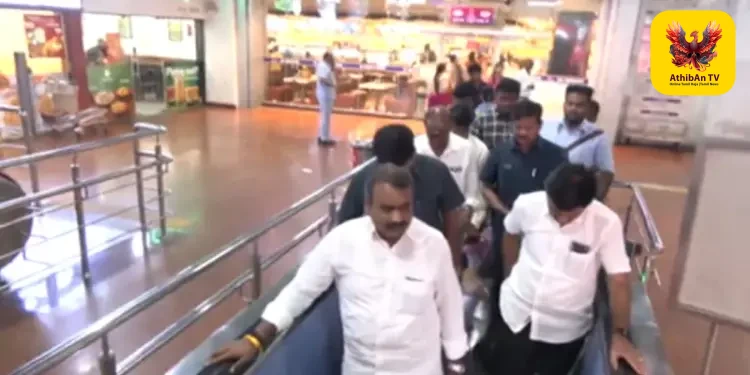 “தனியார் வாகனங்களைக் குறைத்து பொதுப் போக்குவரத்தைப் பயன்படுத்துங்கள்!” – சென்னையில் எரிபொருள் சிக்கன விழிப்புணர்விற்காக மெட்ரோவில் பயணித்த மத்திய அமைச்சர் எல். முருகன்!