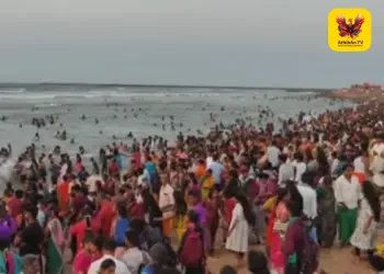 “அரோகரா முழக்கத்துடன் லட்சக்கணக்கான பக்தர்கள் திரண்டனர்” – திருச்செந்தூரில் வைகாசி விசாகத் பெருவிழா கோலாகலம்: கடலில் புனித நீராடி சுவாமி தரிசனம்!