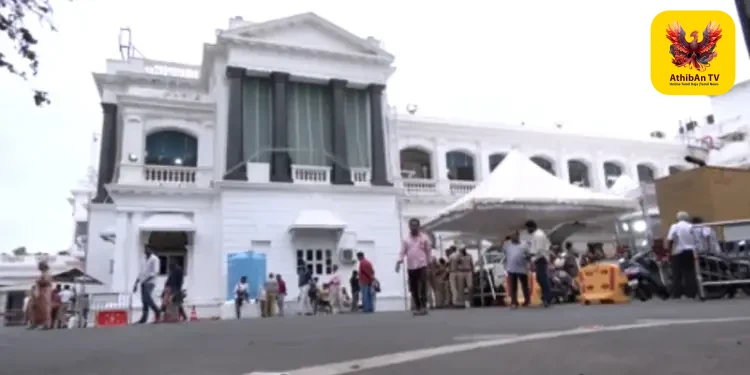 தமிழகத்தில் அதிரடி: 11 ஐஏஎஸ் அதிகாரிகள் பணியிட மாற்றம்! – தலைமைச் செயலாளர் சாய்குமார் உத்தரவு