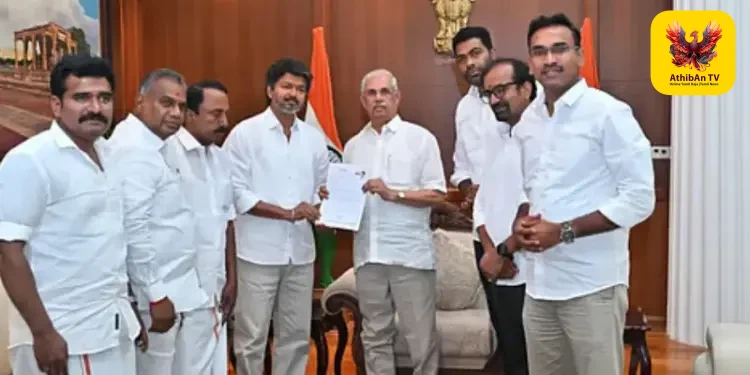 கையெழுத்துக்காகக் காத்திருக்கும் 3000 கோப்புகள்: புதிய அமைச்சர்களுக்குத் துறைகளை ஒதுக்கீடு செய்யக் கோரிக்கை!