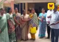 துணி வியாபாரியின் மகள் சாதனை: 10-ஆம் வகுப்பு பொதுத்தேர்வில் 496 மதிப்பெண்கள் பெற்றுப் பழனி அரசுப் பள்ளி மாணவி