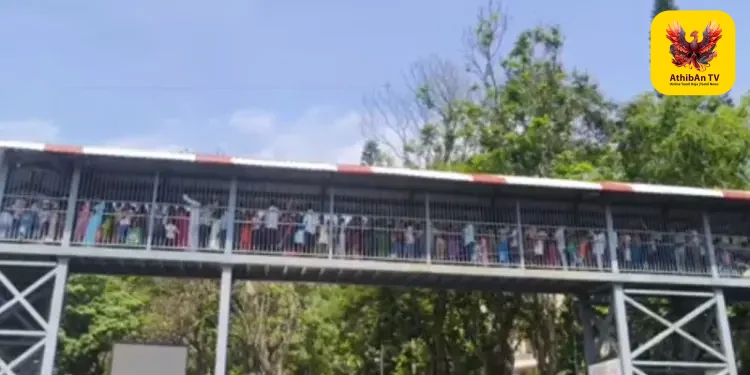 திருப்பதியில் அலைமோதும் பக்தர்கள் கூட்டம்: 28 மணி நேரம் காத்திருந்து ஏழுமலையானைத் தரிசனம் செய்யும் பக்தர்கள்!