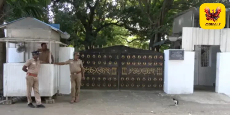 அரசு பங்களாக்களை காலி செய்ய முன்னாள் அமைச்சர்களுக்கு அதிரடி உத்தரவு: பொதுப்பணித்துறை நடவடிக்கை!