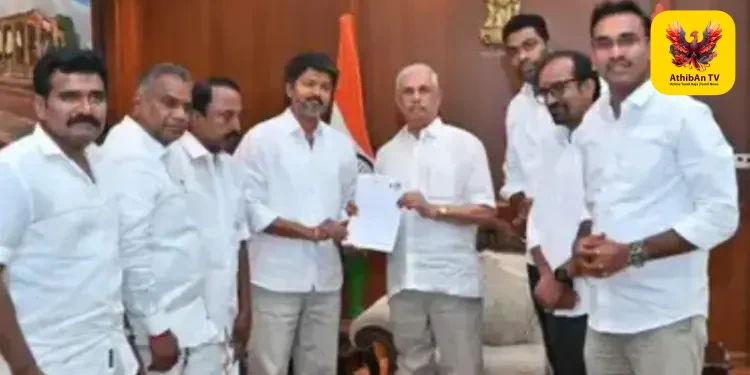 ஆளுநரை 2-வது முறையாகச் சந்தித்த விஜய்: 118 எம்.எல்.ஏ-க்களின் ஆதரவை நிரூபிக்க நிபந்தனை!