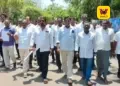 “உழைப்புக்கேற்ற ஊதியம் தந்தால் கூடுதலாக ஒரு ரூபாய் கூட வாங்க மாட்டோம்” – திருவாரூர் ஆட்சியரிடம் மனு அளித்து டாஸ்மாக் சங்க கூட்டமைப்பு அதிரடி முழக்கம்!