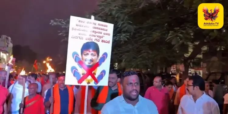 சனாதன தர்மம் குறித்த உதயநிதி ஸ்டாலின் பேச்சு: கர்நாடகாவின் ஹொஸ்பேட்டையில் இந்து அமைப்புகள் திரண்டு தொடர் போராட்டம்!