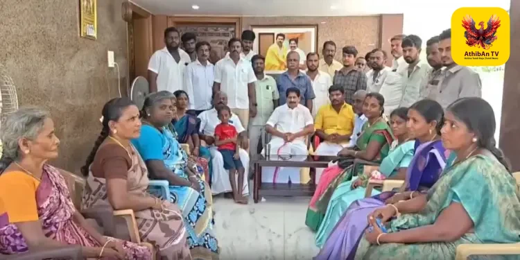 திருச்சியில் தவெக-வில் இணைந்த மாற்றுக்கட்சியினர்: புதிய உறுப்பினர்களை வரவேற்றார் மாவட்ட நிர்வாகி கு.ப.கிருஷ்ணன்!
