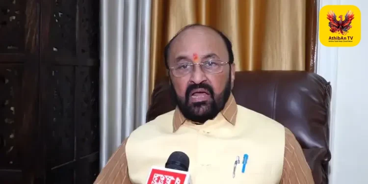 “சீரான தோற்றத்தைப் பராமரிக்க ஆடை விதிமுறை அவசியம்” – ஆளுநரின் சீருடை உத்தரவுக்கு உ.பி. கல்வி அமைச்சர் யோகேந்திர உபாத்யாயா ஆதரவு!