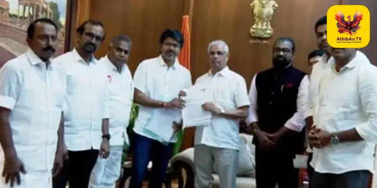 தமிழகத்தின் புதிய முதலமைச்சராகிறார் விஜய்! ஆளுநரிடம் ஆதரவுக் கடிதங்கள் சமர்ப்பிப்பு – நாளை பதவியேற்பு?