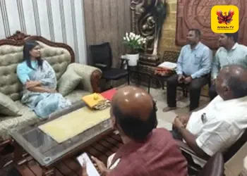 “நான் அதிகாரிகளைச் சந்தித்தது எனது ஜோதிட அலுவலகம் தான்!” – சோபா சர்ச்சைக்கு தவெக எம்.எல்.ஏ கனிமொழி சந்தோஷ் விளக்கம்!