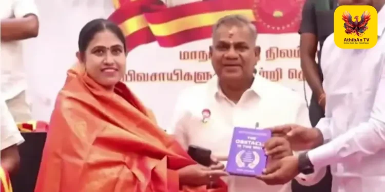 தவெகவில் இணைந்தார் முன்னாள் எம்.எல்.ஏ விஜயதரணி: மக்கள் பணிக்காக புதிய பயணம் என அறிவிப்பு!