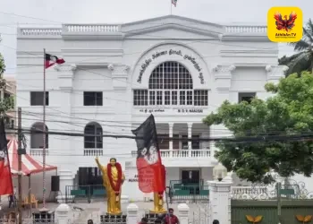 “எந்தத் தவறுக்கும் பொறுப்பேற்காமல் ஆச்சரியக்குறி தனமாகப் பேசுகிறார் விஜய்” – எக்ஸ் தளத்தில் அதிமுக ஐடி விங் அதிரடிப் பதிலடி!