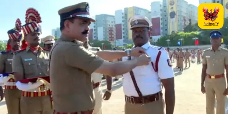 10 ஆண்டுகள் கறையற்ற சேவை: சென்னை மாநகர காவல் ஆளிநர்களுக்கு முதலமைச்சர் பதக்கங்களை ஆணையர் வழங்கினார்!