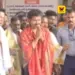 கொல்லூர் மூகாம்பிகை கோயிலில் தமிழக முதலமைச்சர் விஜய் அதிரடி தரிசனம்: 1.6 கிலோ வெள்ளி வாள் காணிக்கை!