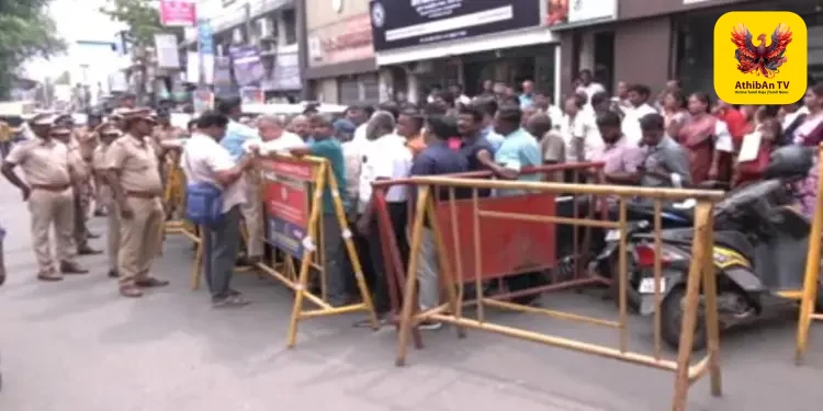 சென்னையில் பரபரப்பு: 6 மாதமாகச் சம்பளம் இல்லை! வடபழனியில் திரண்டு சரவண பவன் உணவக ஊழியர்கள் அதிரடிப் போராட்டம்!