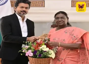 டெல்லியில் குடியரசுத் தலைவர், குடியரசுத் துணைத் தலைவர் மற்றும் தேசியத் தலைவர்களை நேரில் சந்தித்தார் தமிழக முதலமைச்சர் ஜோசப் விஜய்!